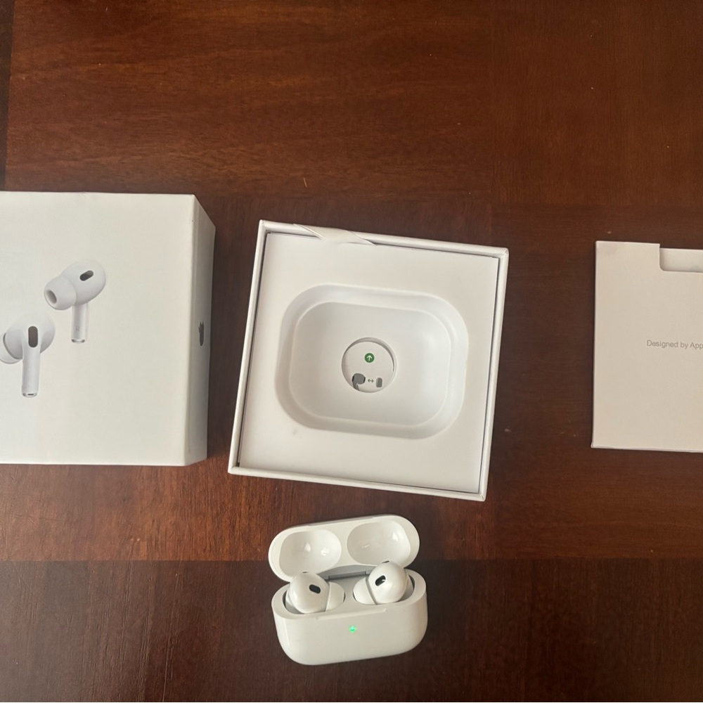 AirPod Pros 2nd Generatiom - Picture 5 of 6